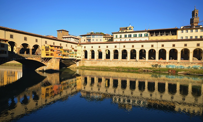 Le couloir Vasari des Offices à Florence construit par l'architecte Giorgio Vasari