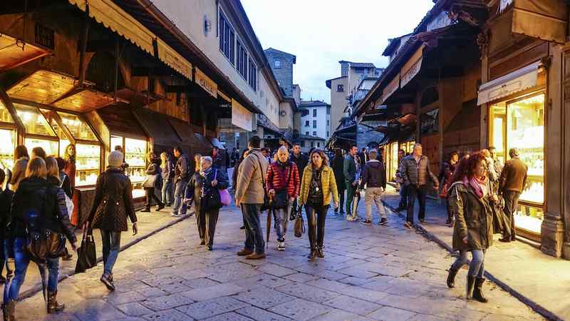 Shopping in Florence near Ponte Vecchio